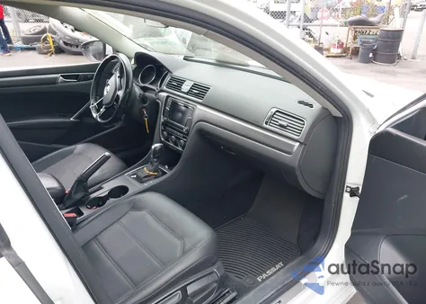 2018 Volkswagen Passat 2.0T R-Line/2.0T S из США, поврежденный, VIN 1VWAA7A38JC008055